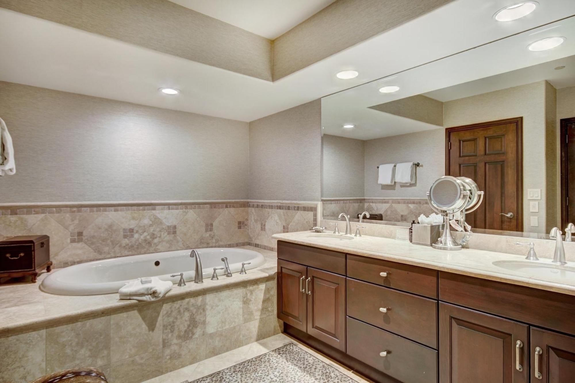 Luxury Ski-In 3 Bedroom Penthouse Inside Pines Lodge, Sleeps 10! Condo Beaver Creek Buitenkant foto